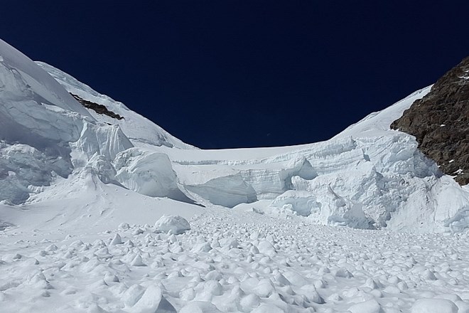 V plazovih v švicarskih Alpah umrli trije plezalci