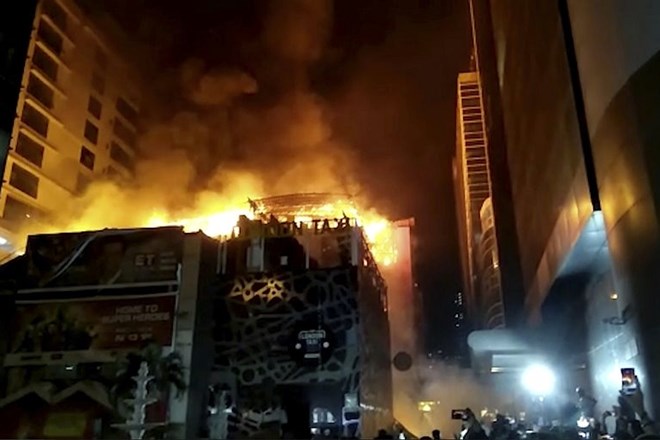 V požaru v restavraciji v Mumbaiju več kot 14 mrtvih 