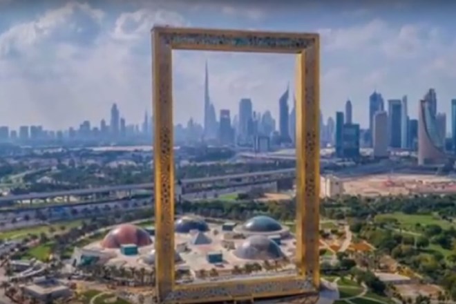 Dubaj ima novo turistično atrakcijo: Največji okvir za sliko na svetu