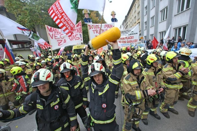 Vlada dala zeleno luč za podpis sporazuma z gasilci 
