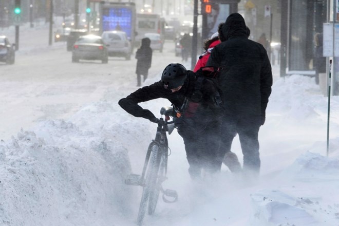 Zima je dve življenji terjala v Kanadi, že 19 pa v ZDA.