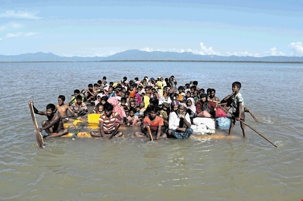 Prebivalci manjšine Rohinga med pobegom