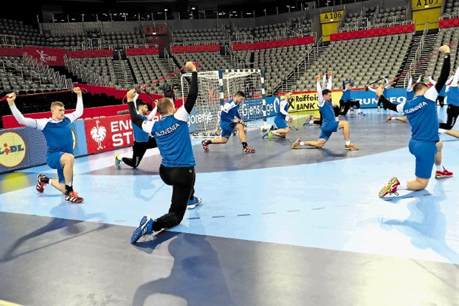 Slovenski rokometaši so včeraj zvečer trenirali v dvorani Arena Zagreb, njihovi današnji nasprotniki Makedonci pa so opravili...
