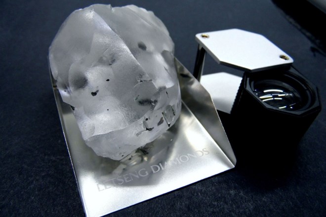 Analitiki ocenjujejo, da je 910-karatni diamant vreden 33 milijonov evrov.