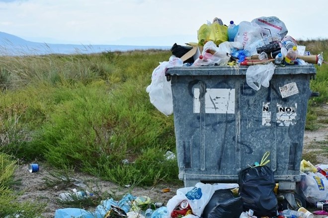 EU s prvo strategijo za boj proti plastičnim odpadkom
