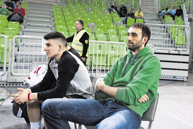 Nekdanji reprezentant Mirza Begić (desno) je z Olimpijo podpisal pogodbo do konca sezone 2019/20.