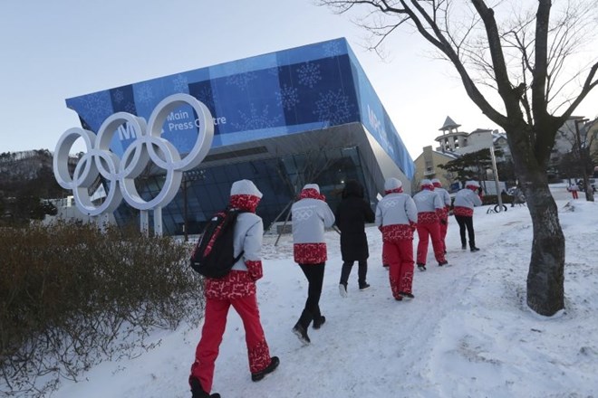 Nekateri Južnokorejci jezni na severno sosedo, ker jim »krade« olimpijske igre