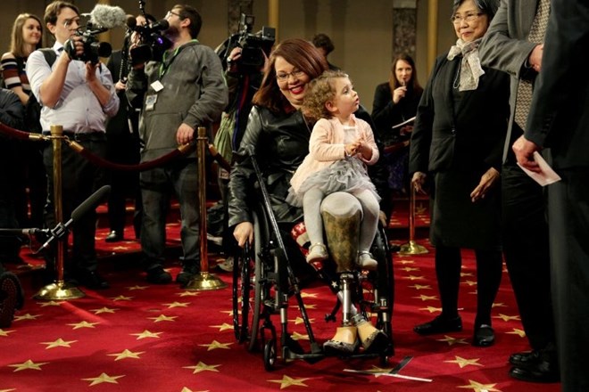 49-letna ameriška senatorka bo prva, ki bo rodila med mandatom