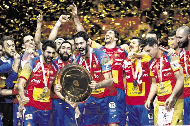 Španski rokometaši so se v Zagrebu takole veselili premiernega naslova evropskega prvaka.