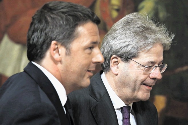 Matteo  Renzi (levo) in premier Paolo Gentiloni sta konkurenta znotraj iste stranke.