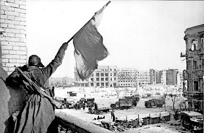 Pred 75 leti v bitki za Stalingrad z zmago Rdeče armade pomemben preobrat v drugi svetovni vojni 