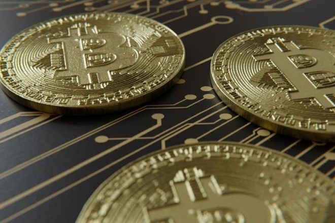 Bitcoin še naprej pada: vrednost že pod 9000 dolarji