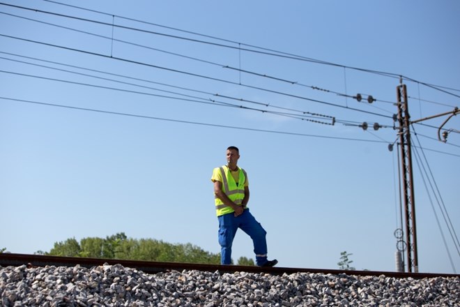 Gradnja 1,2 km tira na delu med postajo Koper tovorna in območjem elektronapajalno postaje (ENP) Dekani.