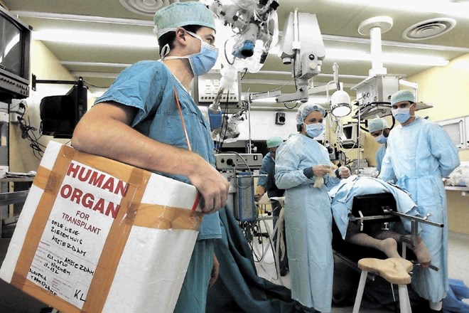 V pomanjkanju organov za presaditev si transplantacijski strokovnjaki prizadevajo čim bolj razširiti  nabor možnih darovalcev...