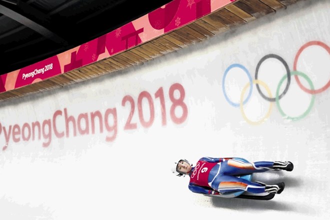 Pred današnjim uradnim odprtjem največjega zimskega dogodka so olimpijsko progo v Južni Koreji preizkusili sankači, na...