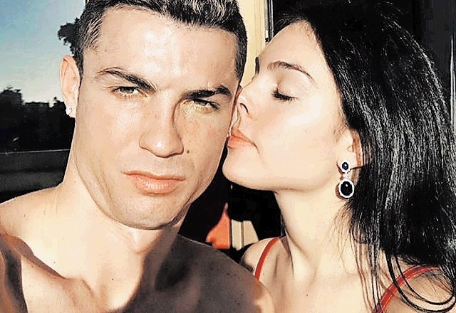 Cristiano Ronaldo na družbenih omrežjih objavlja »pocukrane« fotografije.