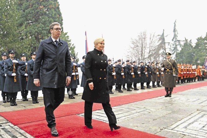 Vučič in  Grabar-Kitarovićeva sta se srečala na Pantovčaku, daleč od  mirnih demonstracij v središču Zagreba.