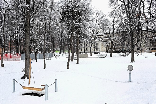 Ljubljanska občina je nedavno v parku Kodeljevo, ki je predmet denacionalizacijskega zahtevka, na novo uredila otroško...