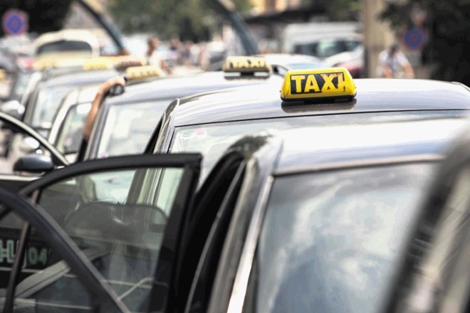 Na področju prevozov so kršitve zelo pogoste. Ljubljanski taksisti so večinoma samostojni podjetniki, tudi če imajo pogodbo o...