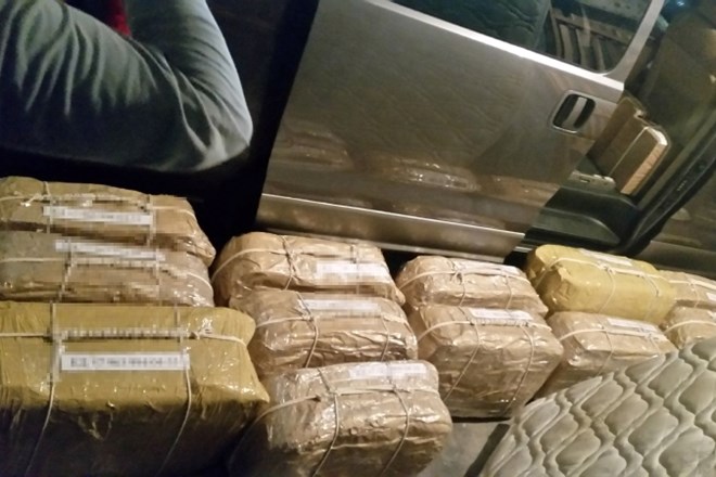 Na ruskem veleposlaništvu v Argentini našli 400 kilogramov kokaina 
