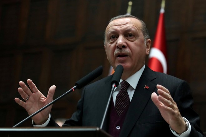 Recep Tayyip Erdogan med nagovorom parlamenta