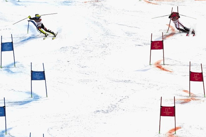 Naslov olimpijskih prvakov na ekipni tekmi v alpskem smučanju so osvojili Švicarji (na fotografiji levo je Daniel Yule), ki...