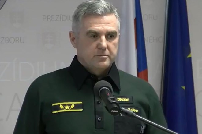 Vodja slovaške policije Tibor Gašpar na tiskovni konferenci.