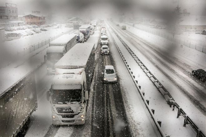 Burja na Primorskem pihala 10 zaporednih dni, hud mraz bo vztrajal do četrtka