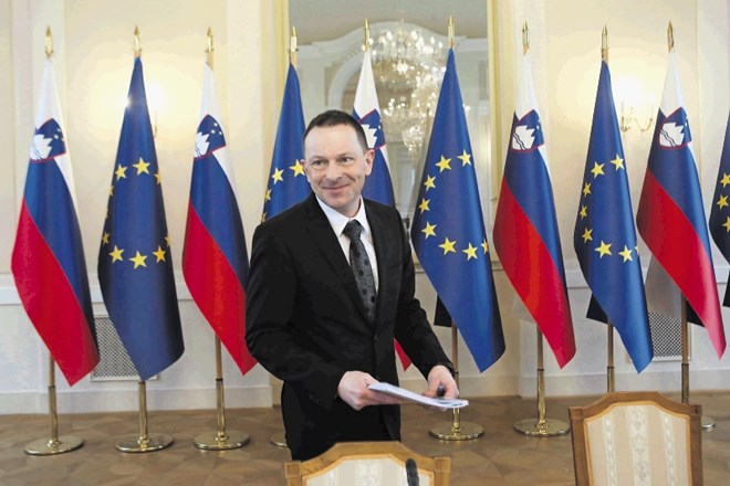Predsednik Pahor bo ukaz o imenovanju Uroša Novaka za namestnika predsednika Komisije za preprečevanje korupcije podpisal v...