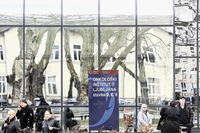 Na Onkološkem  inštitutu Ljubljana narašča število laparoskopskih operacij, vse več je zdravljenja z imunskimi terapijami in...