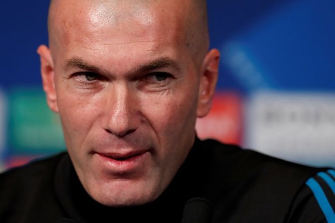 Leteče plastenke in briljantni Zidane