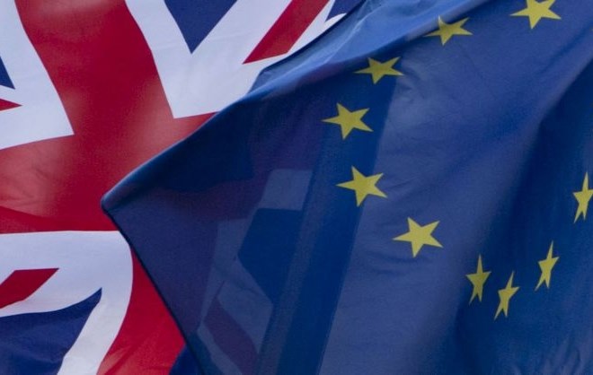 Bruselj Londonu po brexitu ponuja prostotrgovinski sporazum z ničelnimi carinami 
