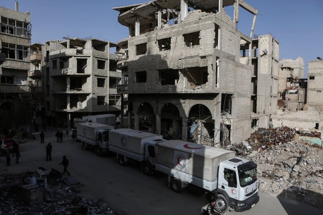 Varnostni svet ZN razpravlja o kršitvah prekinitve ognja v Siriji, vladne sile zavzemajo Vzhodno Guto