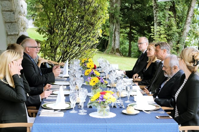 Kosilo predsednika republike Boruta Pahorja s podpredsednikom Evropske komisije Fransom Timmermansom v Vili Zlatorog.