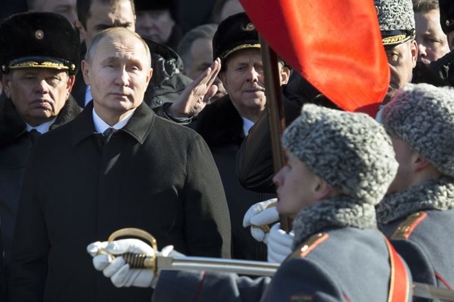 Putin v predvolilnem filmu razkriva skrivnosti: izdaj ne odpušča, ded kuhal za Lenina in Stalina