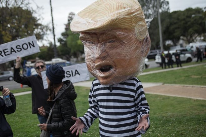 Lutka z demonstracij proti Trumpu na Beverly Hillsu.