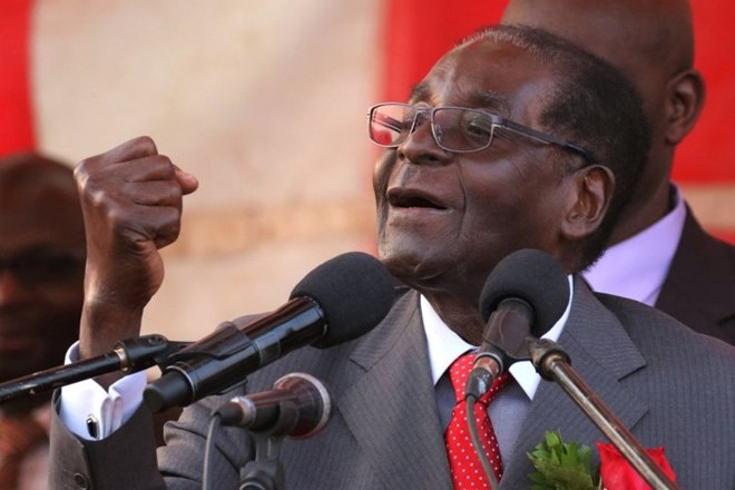 Robert Mugabe je spregovoril prvič po odstavitvi in terjal razveljavitev »državnega udara«.