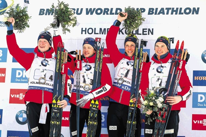 Na štafetni tekmi biatloncev na Holmenkollnu, na kateri je bila do zadnje predaje Slovenija celo v boju za stopničke, na...