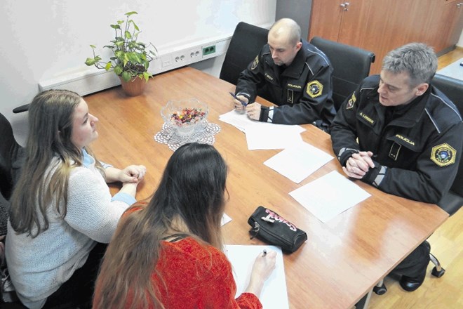 Med pogovorom z vodjema Policijske postaje Brežice,  Srečkom Medicem in Alešem  Lorberjem