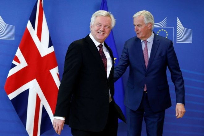 Vodja pogajalcev za Veliko Britanijo David Davis in glavni pogajalec EU Michel Barnier Reuters