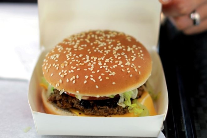 Lani v Franciji prvič v zgodovini prodali več burgerjev kot pa priljubljenih klasičnih sendvičev s šunko in maslom.