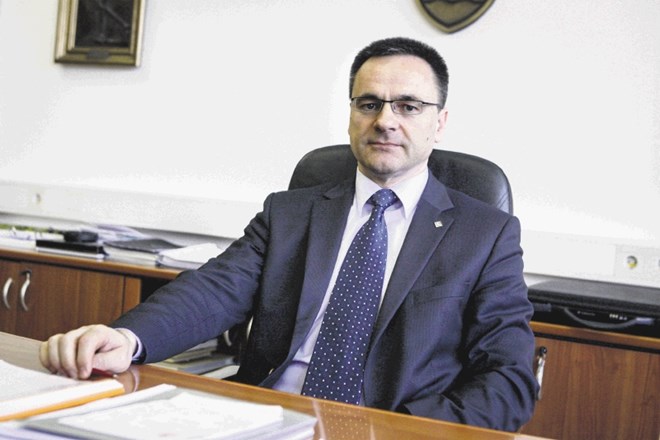 Po pojasnilih dolgoletnega direktorja Litostroja jeklo Miroslava Gnamuša je bil v načrtu o finančnem prestrukturiranju...