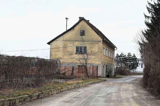 Hišo, v kateri Mladen Vujinović z ženo živi od leta 1982, naj bi podjetje Ceeref podrlo, na tem območju pa zgradilo...