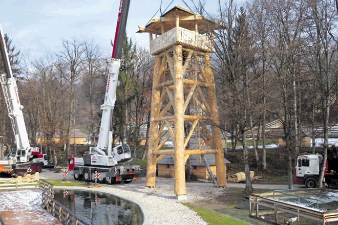 Kljub napovedanemu prihodu se odprtja lovske opazovalnice velikanke v kamniškem Eco resortu predsednik državnega zbora Milan...
