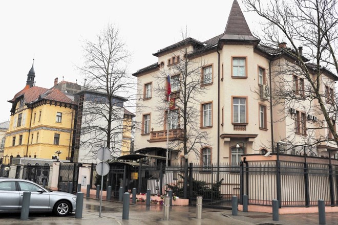 Slovenija se ni odločila za izgon katere od 23 oseb z diplomatskim statusom s tukajšnjega ruskega veleposlaništva (na...
