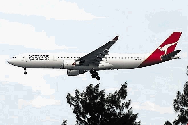 Quantasovo letalo boeing 787-9 Dreamlines, ki je opravilo zgodovinski, 14.498 km dolg direktni let med Perthom in Londonom.