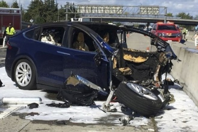 V prometni nesreči v Kaliforniji je umrl 38-letni voznik.