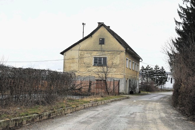 Hiša, ki je bila 36 let dom Mladena Vujinovića in njegove žene, je od sobote v celoti v posesti Ceerefa.