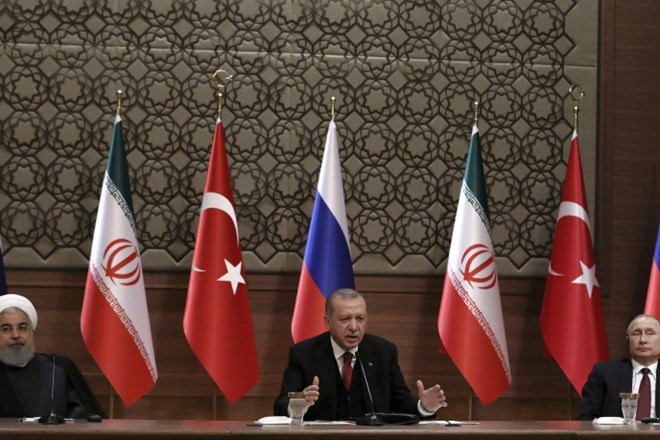 Hasan Rohani na levi, Vladimir Putin na desni in Recep Tayyip Erdogan v Ankari.