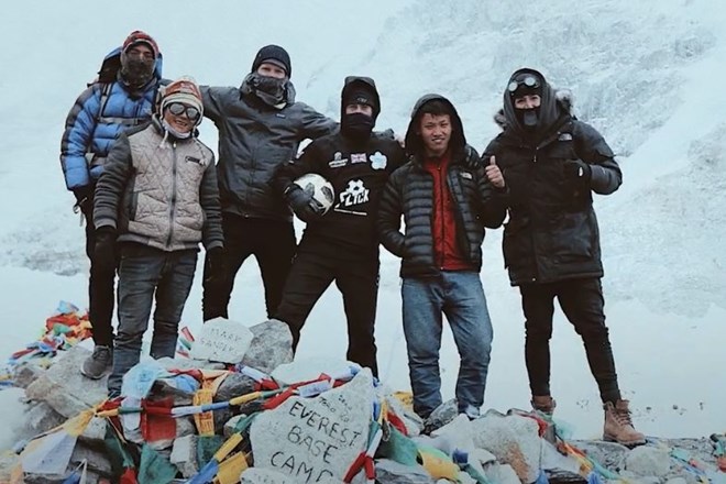 #video Z nogometno žogo  žongliral vse do tabora na Everestu